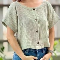 ราคา เสื้อสาลูคอปาด กระดุมกะลา (ใส่ได้2แบบ) Double Gauze Reverseable Button-up Blouse ผู้หญิง (1730818271420517025)