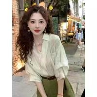 ราคา 2026 popular women's French-style green V-neck short-sleeve chiffon blouse, 2025 new summer shirt with a high-end feel, puff-sleeve top for women's fashion (1734647649233110815)