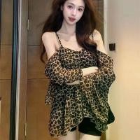 ราคา 2025 early autumn new leopard print chiffon camisole blouse for women, with a unique design, elegant and slimming, strapless long-sleeve top (1734574771289293886)