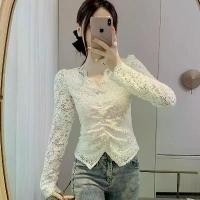 ราคา [COD] Lace Base Shirt for Women, Long Sleeve, Lace Trim, V-Neck, High-End Feel, Puff Sleeve Blouse, Autumn Winter French Style, Slim Fit, Short Top (1733891787894130199)