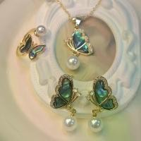 ราคา Artificial White Pearl Abalone Shell Butterfly Necklace Niche Design High-end Clavicle Chain Earrings Ring One Piece Dropshipping (1733419438392247594)