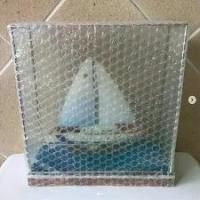 ราคา โมเดล MODEL เรือ อยู่ในกล่องตั้งโชว์ เรือสำเภา อยู่ในกล่องกระจกอย่างดี พร้อมวางโชว์ ของใหม่ มือ 1 สวยมาก ของแต่งบ้าน (1734359382257665587)