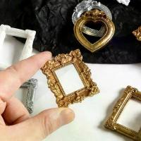 ราคา กรอบรูปเรซิ่น กรอบรูปขนาดเล็ก กรอบรูปจิ๋ว รุ่นละ 3 ตัว 12 ชิ้นในหนึ่งถุง ย้อนยุค สำหรับงาน DIY ของแต่งบ้าน สำหรับนักสะสม (1734380667232028042)