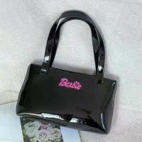 ราคา กระเป๋าสะพายไหล่เคลือบเงาแวววาว Design Barbie สีดำสวยจับใจ กระเป๋าถือแนวนอนสุดเกร๋กรุบ Baguette ลดราคา ผ women bag အိတ် สะพาย ข้าง ใบ ใหญ่ (1733032196361520809)