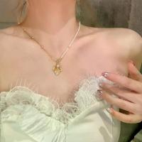 ราคา French Style Gold Gradient Maple Leaf Pearl Splicing Necklace for Women, Light Luxury Niche High-end Clavicle Chain Accessory Choker (1733134228204193677)