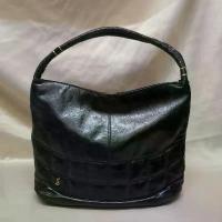 ราคา Sonia กระเป๋าถือหนังสีดำเงา กระเป๋าคล้องแขน กระเป๋าหิ้ว กระเป๋ามือสอง (MADE IN ITALY) แนะนำ (1733485239668999305)
