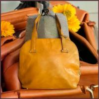 ราคา กระเป๋าหนังแท้ Nicole Christian Italy สีมัสตาร์ด ทรงถือสุดคลาสสิค (มือสอง) (1734438230291416772)