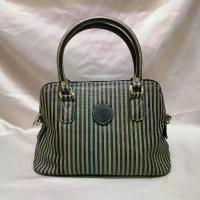 ราคา Roberta Rossi Monza Italy กระเป๋าถือสีน้ำตาลอ่อนสลับกรม กระเป๋ามือสอง (1734265201439245792)
