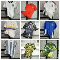 ราคา เสื้อฟุตบอลทีมชาติ, บราซิล, ญี่ปุ่น, เยอรมนี, อาร์เจนตินา, โปรตุเกส, อิตาลี, ชุดฟุตบอลแฟน ๆ เสื้อ สเปอร์ส (1731519960878384388)