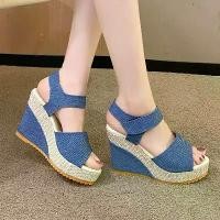 ราคา Women's shoes Summer fashion 2025 new denim muffin sandals European and American leisure sandals Magic Wedge Platform women's sandals (1734063348891223658)
