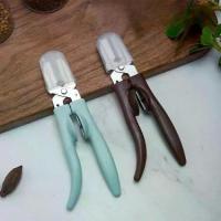 ราคา ที่ปอก ที่เปิดปาก ที่เปิดเกาลัด ที่กันผิว ทำจากสแตนเลส เหมาะสำหรับใช้ในน้ำ มีด ทํา กล้วยฉาบ เครื่อง ชั่ง กาแฟ ที่ ขูด มะพร้าว อ่อน เครื่องปอก เปลือก กระเทียม เครื่อง หั (1733060788256146984)