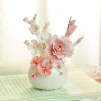 ราคา [COD] Ceramic hand-carved plum blossom vase with flower branches, aromatherapy craft, porcelain fresh-style flower vessel, flower arrangement decorative bottle (1734490391858284158)