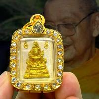 ราคา ไทยพุทธศาสนา พระពុท្ធ พระคำข้าวรุ่น2ปิดทอง หลวงพ่อฤาษีลิงดำ วัดท่าซุง พร้อมกรอบฝังเพชรสวยงาม พุทธคุณครอบจักวาล และเรื่องโชคลาภ meditation ธัญพยาบาลไทย (1734621281423950888)