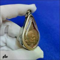 ราคา พุทธอุปกรณ์ พระปทม เหรียญหลวงปู่แหวน สุจิณโณ วัดดอยแม่ปั๋ง จ.เชียงใหม่ หลังพญาครุฑ รุ่นเราสู้ สู้ตรงนี้ สู้ที่นี่ [สุริยะ] พระปทม meditation (1732717881624200251)