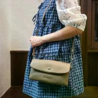 ราคา ช่องเยอะ หนังวัวนุ่ม จุของได้เยอะ กระเป๋าสะพายหนังวัวแท้ Layers Hatsukoi Leather Bag (1735443232579684240)