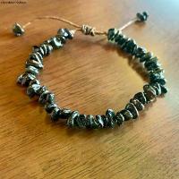 ราคา (จัดส่งรวดเร็ว) Onyx lucky stone bracelet สร้อยข้อมือหินแตก นิลดำ by Nannapatt (1735087270121408141)