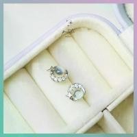 ราคา [พร้อมส่งในไทย] Half Moon Sparkling and Blue Opal Earrings - ต่างหู รูปพระจันทร์เสี้ยว กับโอปอล์สีน้ำเงิน (1735394318784496670)
