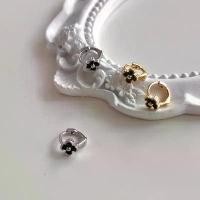 ราคา A.piece Sterling Silver Earrings [all silver 925] Clover leaves one-touch (1735089087505336230)