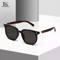 ราคา [จัดส่งทันที] LouisWill Fashion Unisex Sunglasses Square Frame Wood Legs Sunglasses Retro Men's Driving Sunglasses UV400 Clear Vision Sunglasses Cycling Riding Running Fishing Glasses for Men Women (1