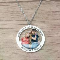 ราคา [Fashion] Personalized Photo Necklace Custom Sister Picture Necklace Family Friendship Jewelry Best Friends Good Sister Gift for Her Mom (1734859864576656633)