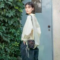 ราคา niko and ... Original wallet sequin shoulder bag ว้าวซ่า เช่า กระเป๋า แบรนด์ เนม တရုတ် တန်း ต้าร์ ผู้ชาย รับ หิ้ว เวียดนาม แป้ง วิงค์ ไวท์ ถือ ใบเล็ก สไตล์ วินเทจ (1734878639843411737)