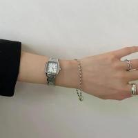 ราคา 2026IEKE New Vintage Green Fashionable Simple Elegant Women's Watch, Niche Light Luxury Steel Band Square Small Gold Watch (1735060326004852205)