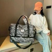 ราคา กระเป๋าเดินทางธุรกิจระยะสั้นสำหรับฤดูกาลเปิดเทอม ลายเสือดาวสำหรับกิจกรรมกลางแจ้ง กีฬา ฟิตเนส กระเป๋าถือผู้หญิงลายวัวสุดอินเทรนด์ กระเป๋าของขวัญเทศกาลลายเสือดาว กระเป๋าใส่รองเท้า (1734847474518492193)