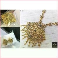 ราคา เครื่องประดับชุดไทย จัดเซ็ต (สร้อย+ต่างหู+หัวเข็มขัด) พลอยสีเพชรซีก (สีเทา) ฝ่ายขาย (1735409301881521221)