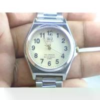 ราคา นาฬิกา Vintage มือสองญี่ปุ่น Q&Q SOLARMATE QUARTZ ผู้ชาย ทรงกลม กรอบเงิน หน้าเหลือง สายสแตนเลสแท้ 38mm (1735298392939726528)