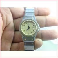 ราคา นาฬิกา Vintage มือสองญี่ปุ่น SANDOZ Swiss Made QUARTZ ผู้ชาย ทรงกลม กรอบทอง หน้าเหลืองสายสแตนเลส 2 กษัตริย์32mm สินค้าขายดี (1735320454662621116)