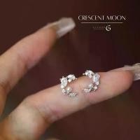 ราคา GLAMORต่างหูเงินแท้ Crescent Moon ต่างหูเพรช ตุ้มหูเงิน ต่างหูแฟชั่นสไตล์กาหลี ตุ้มหูลายพระจันทร์ สร้อย คอ ผู้ชาย (1734607331180512292)