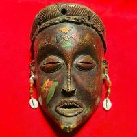 ราคา South Africa Wooden African Mask Carved งานไม้เก่า แกะสลัก หน้าชนเผ่า ด้านบนประดับ คาดด้วยเส้นทองแดง & ประดับตุ้มหู ด้วยลูกปัด แก้วสี ขั้นเม็ดธัญพืช ห้อยด้วย หอยเบี้ย สไตล์ (1731558502963251103)