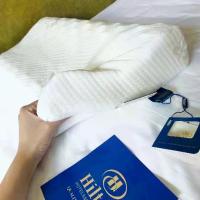 ราคา [COD] [tiktok]Hilton หมอนหนุนเพื่อสุขภาพ หมอนยางพารา โรงแรม 5 ดาว มี 2 ระดับ แถมกล่อง Orthopedic Latex Memory Foam Massage Pillow Neck Support - Health Pillow (1734861077624293196)