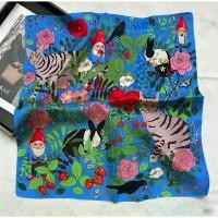 ราคา ผ้าพันคอ // ผ้าคลุมไหล่ ลายแมวสลิดกับซานต้า ขนาด 70 x cm (1735486420921779519)