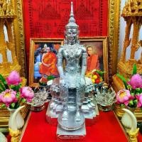 ราคา [COD] [tiktok]สมเด็จองค์ปฐม พระวิสุทธิเทพ ความสูง 28 cm เข้าพิธีปลุกเสกเสาร์ 5 วัดท่าซุง ความงาม ประหยัดพื้นที่ ตะขอและชั้นวาง กรอบ ใส่ โปสเตอร์ อิเล็กทรอนิกส์ lisa รูป เทียน ไฟฟ (1735413205996177013)
