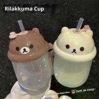 ราคา Rilakkuma น่ารัก แบบคาวาอี้ แก้วพลาสติกพร้อมหลอด แก้วน้ำขนาดเล็กน่ารัก สำหรับนักเรียน สติ๊กเกอร์ DIY แก้วนมพลาสติกความจุใหญ่ แก้ว Tons Ton เหมาะสำหรับเป็นของขวัญ {ftujytg} (1735318651020871414)