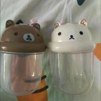 ราคา Rilakkuma น่ารัก สไตล์คาวาอี้ แก้วพลาสติกพร้อมหลอด แก้วน้ำขนาดเล็กสำหรับนักเรียน สติ๊กเกอร์ทำเองได้ ความจุขนาดใหญ่ แก้วนมพลาสติก แก้ว Tons Ton เหมาะเป็นของขวัญ {fttujyt} (1735317473326105850)