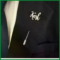 ราคา Name4gift ไทด์พินชื่อ พินติดเสื้อสูท เข็มกลัดสลักชื่อ pin suit lapel เข็มพิน เข็มติดเสื้อผู้ชาย คําแนะนําการขายที่ร้อนแรงในเดือนนี้ (1735483902276044199)