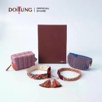 ราคา DoiTung - HAPPY BOX 28 Hair Band & Bag ชุดของขวัญ ผ้าคาดผม กระเป๋า ดอยตุง (คละสี) คําแนะนําผลิตภัณฑ์ใหม่ของเดือนนี้ (1734880021972878719)