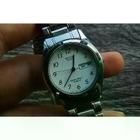 ราคา นาฬิกา Vintage มือสองญี่ปุ่น RICOH WATER RESIST 10BARระบบQuartz ผู้ชาย ทรงกลม กรอบเงิน หน้าขาว หน้าปัด 34mm (1734929402449528524)