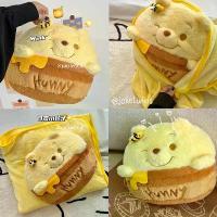 ราคา ♒พร้อมส่ง หมอนผ้าห่ม ตุ๊กตา หมีพูห์ โถน้ำผึ้ง Winnie the pooh ตุ๊กตาผ้าห่ม น่ารักมาก ผ้าคลุม ตุ๊กตาน่ารัก หมีพูห์ 57007✤ (1735057674057844582)