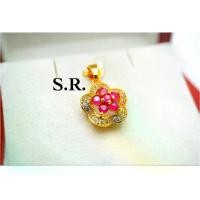 ราคา กุหลาบขาว กระดาษS.R. จี้ทองทับทิม เม็ดละ 0.10 กะรัต ล้อมเพชร เม็ดละ 2 ตัง ขาววสวยไฟดี พร้อมใบรับรองสินค้า เคลือบทองคำแท้ 100% (1734695536430056483)