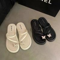 ราคา รองเท้าแตะผู้หญิงพื้นเรียบระดับพรีเมียม แฟชั่นใหม่สำหรับฤดูร้อน สไตล์นางฟ้า ใส่สบาย พื้นนุ่ม แบบสวม เหมาะกับชายหาด สไตล์โรมัน แมตช์ได้หลากหลาย นักศึกษา กีบ หมู ผ้าใบ น่ารัก หน้า (1735044645030495887)
