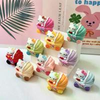 ราคา CODรถเข็นเด็ก กระเป๋าใส่ของน่ารัก ดีไซน์การ์ตูน KT เครื่องประดับ DIY พวงกุญแจ ของขวัญวัฒนธรรมและสร้างสรรค์ ตกแต่งรถเรซิ่น เครื่องประดับขนาดเล็ก เม็ด บีทรีดร้อน ทํา พวงกุญแจ (1732066123163600289)