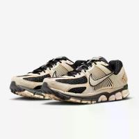 ราคา NIKE รุ่นใหม่ปี 2026 รองเท้าผู้ชาย NIKE Zoom Vomero 5 ลำลอง FJ4151-008 (1735471640680695773)