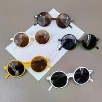 ราคา แว่นกันแดดเด็กใหม่ ป้องกัน UV สำหรับเด็กชายและเด็กหญิง สไตล์ฮ่องกงย้อนยุค แว่นกันแดดทรงกลมเล็ก แฟชั่นเด็ก แว่นตาทรงเว้า 2026 (1733997592043619592)