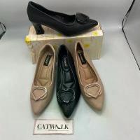 ราคา รองเท้าคัชชูอะไหล่หัวใจสูง 2นิ้ว มี2สี ครีม ดำ(cavawia) (1734318945838990587)