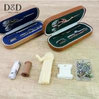 ราคา ชุดอุปกรณ์เย็บผ้าวินเทจ 2026D&D แบบพกพา ชุดเครื่องมือเย็บผ้าทำมือสำหรับใช้ในบ้าน พร้อมที่เลาะตะเข็บ กรรไกร และกล่องอุปกรณ์เย็บผ้า (1735358928605643885)
