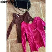 ราคา เสื้อแหวกอก ไหมพรมแต่งตัวอักษร เสื้อแต่งสร้อย ไหมพรม แขนยาวแหวกอก โตเกียวเนยกรอบ สีบานเย็น สีชมพูสด (1735241643362453420)