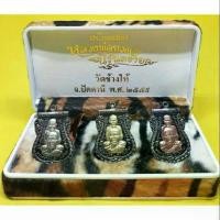 ราคา 【จัดส่งจากประเทศไทย】 เหรียญเสมาหลวงปู่ทวด รุ่นนิรันตราย กล่องลายเสือ 1 กล่องมี 3 เหรียญ (1733118424630068346)